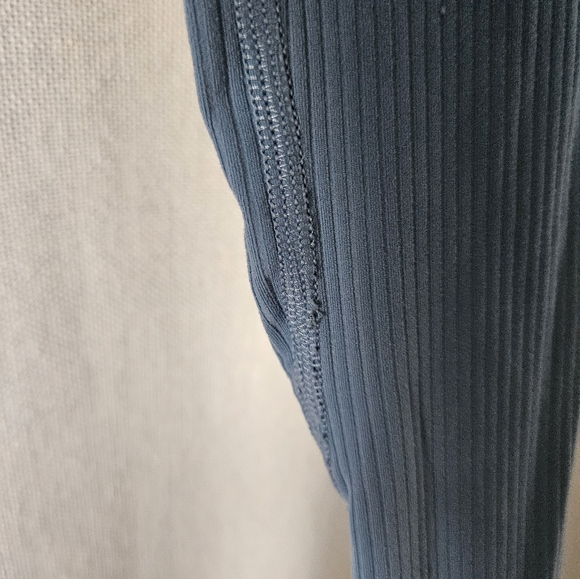 Lululemon Light Blue Ribbed Align Crop Leggings Size 12 - Picture 9 of 9